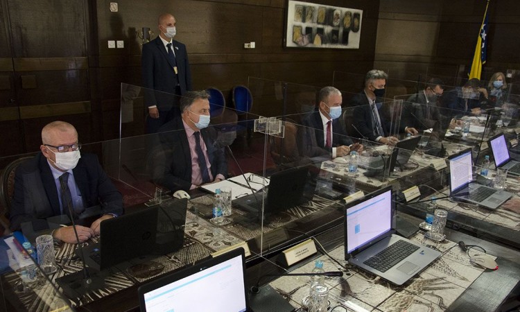 Vlada FBiH produžila važenje naredbi i preporuka Kriznog štaba FMZ-a za 14 dana