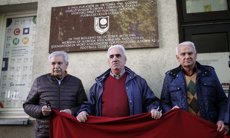 Na ulazu u FIS otkrivena spomen-ploča povodom 75. rođendana FK Sarajevo