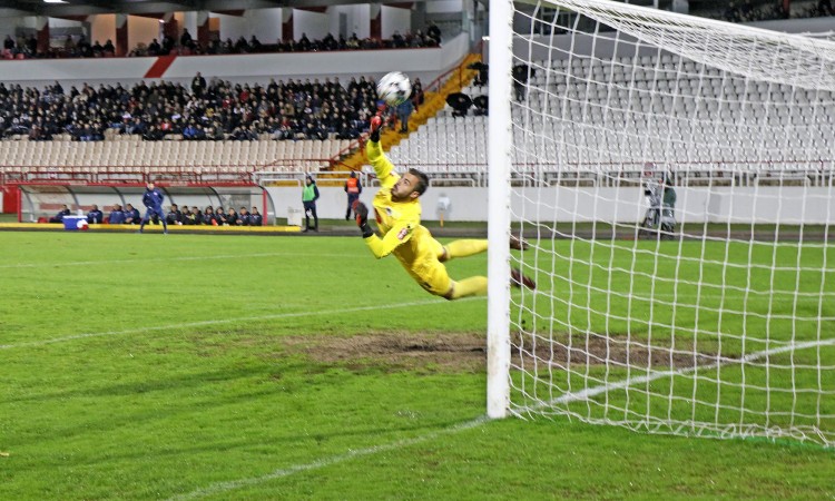 Zrinjski gazi dalje, Borac nemoćan pod Bijelim brijegom