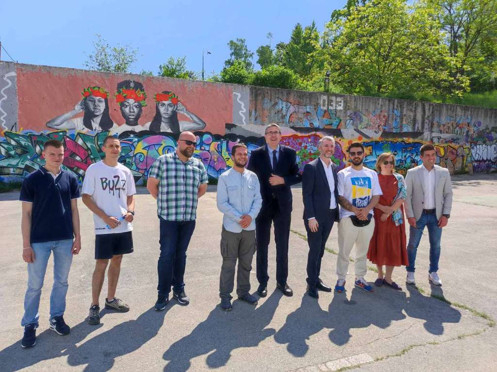 Forto sa muralistima i grafiterima: Zidovi na parkingu Zetre mjesta za kreativno izražavanje