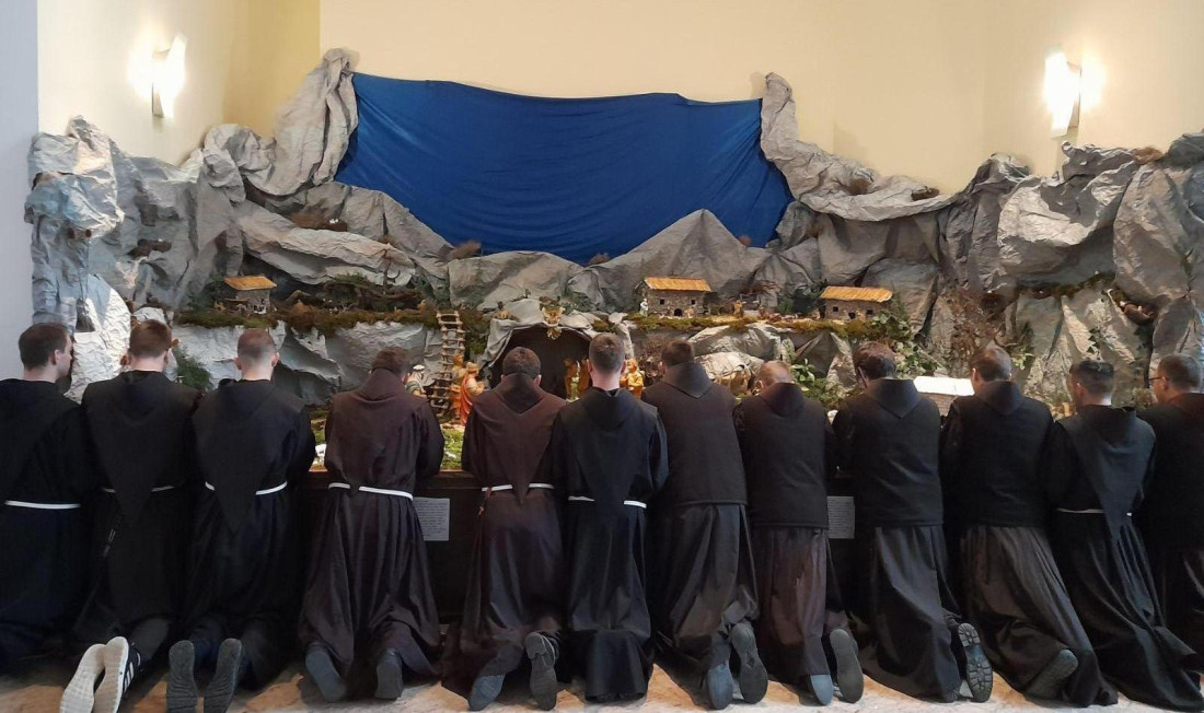 Božićne jaslice novaka Hercegovačke franjevačke provincije u samostanskoj crkvi na Humcu