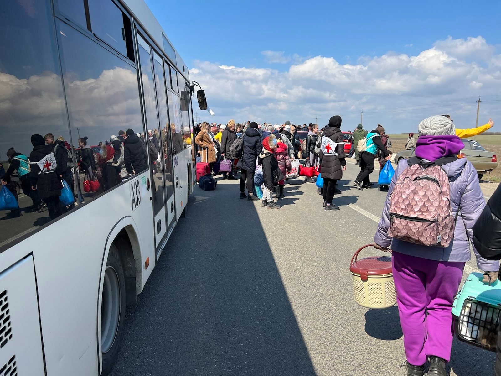 Konvoj MKCK-a stigao u Zaporožje sa izbjeglicama sa jugoistoka Ukrajine