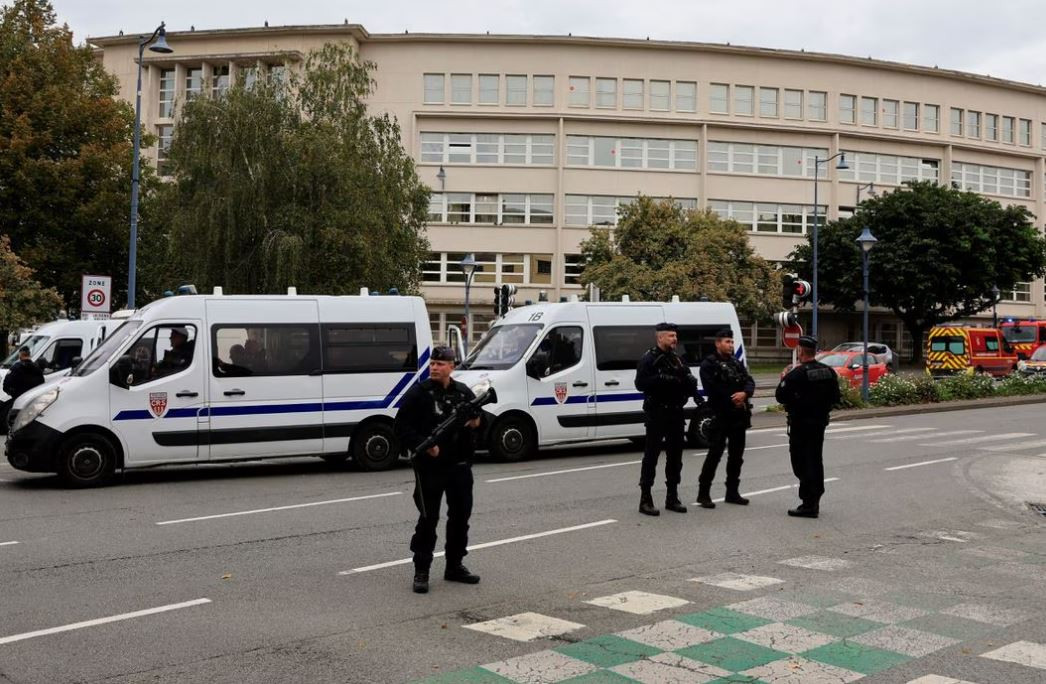 Francuski tužilac: Ubica nastavnika u Arrasu zakleo se na vjernost 'Islamskoj državi'