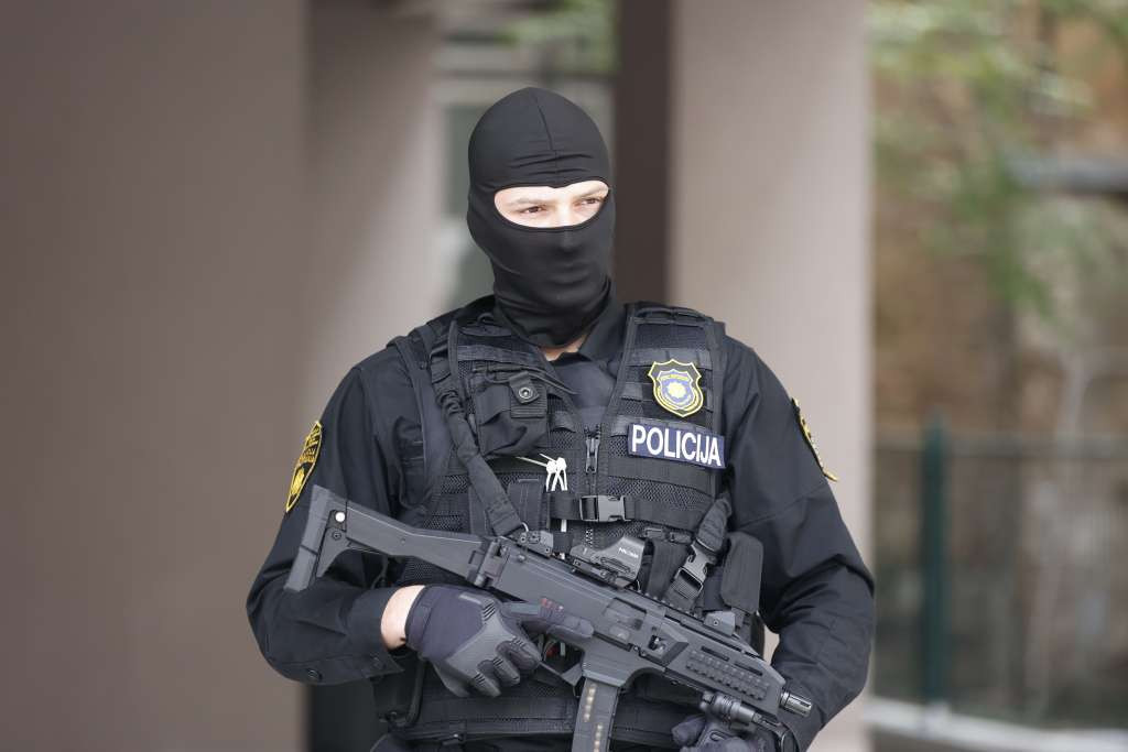 Dvije osobe iz Hadžića lišene slobode zbog 'razbojničke krađe' i 'iznude'