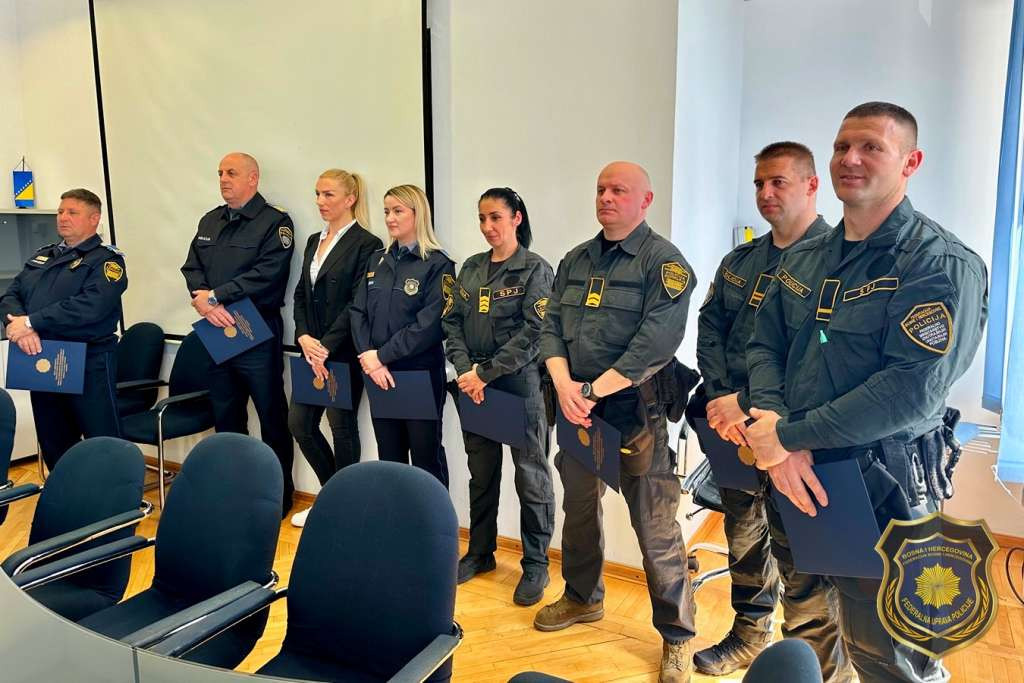 U Federalnoj upravi policije unaprijeđeno 18 policijskih službenika