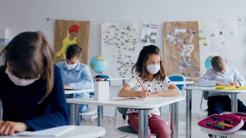 Grčki sud osudio antivaksera jer je tražio od sina da ne nosi masku u školi