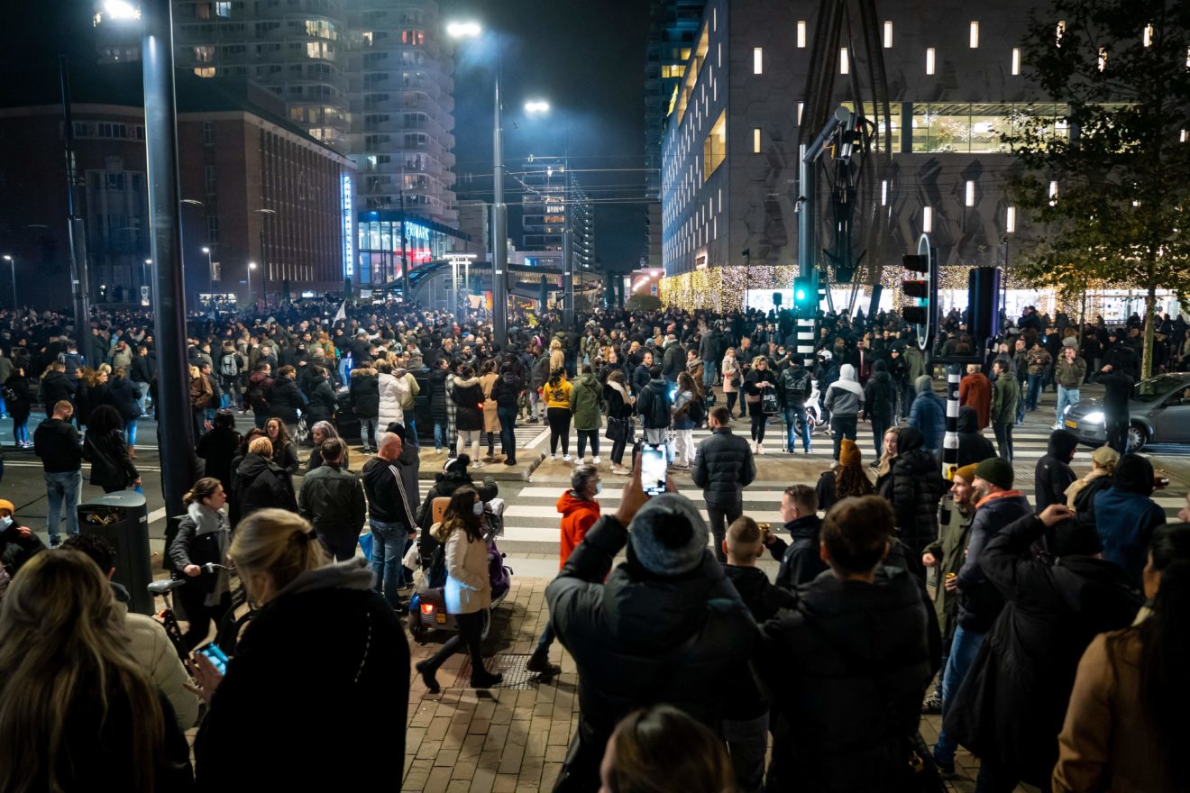 U Holandiji ipak održane demonstracije protiv epidemioloških ograničenja