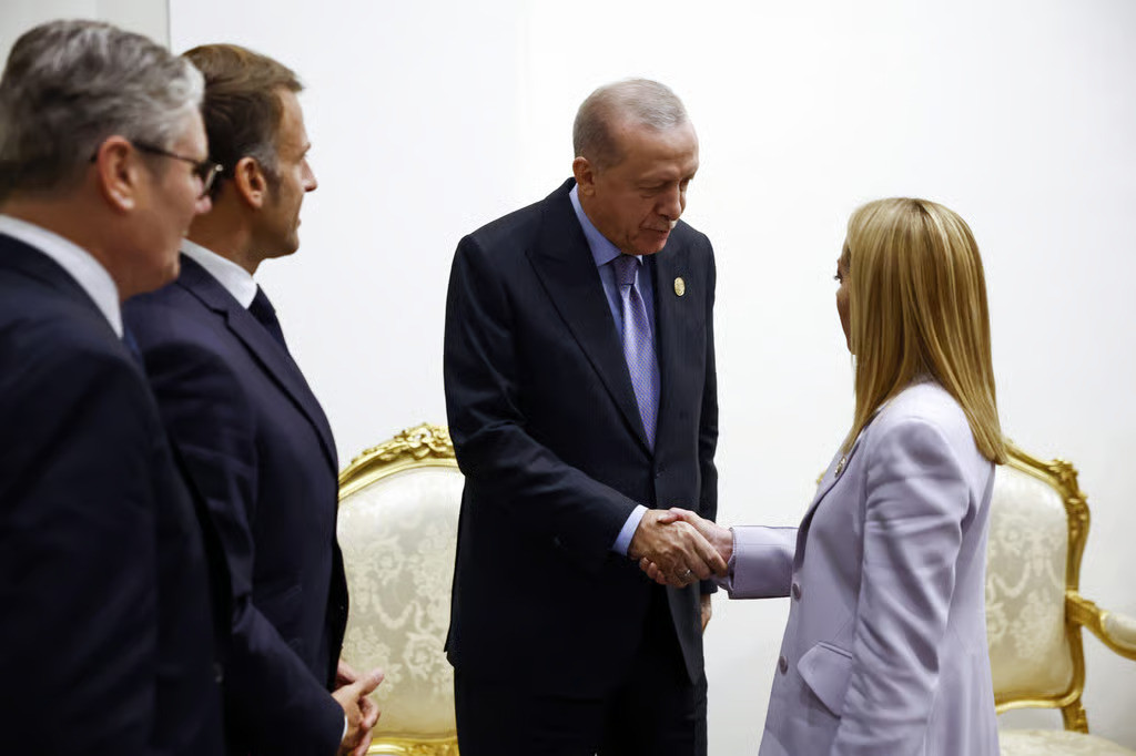 Erdogan želi da Meloni prestane pušiti, ali Macron misli da je to izgubljen slučaj