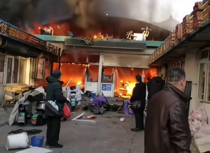 U požaru na pijaci u Kini poginulo osam osoba, 15 povrijeđeno