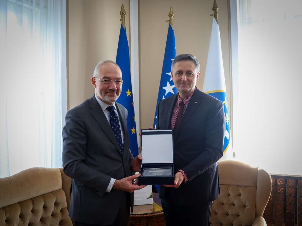 Bećirović primio u oproštajnu posjetu Girgina: Kontinuirano jačanje prijateljskih odnosa BiH i Turske