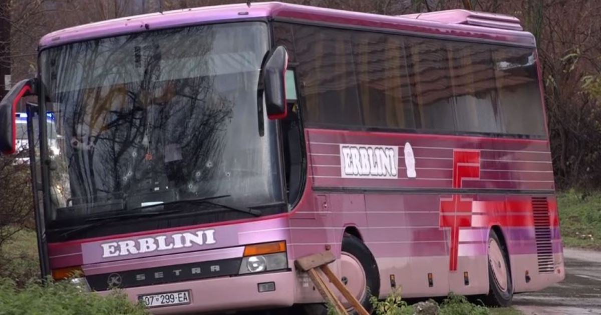 Uhapšene tri osobe za napad na autobus u Glođanu