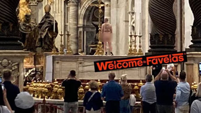 Muškarac se u Vatikanu skinuo gol u znak protesta protiv rata u Ukrajini