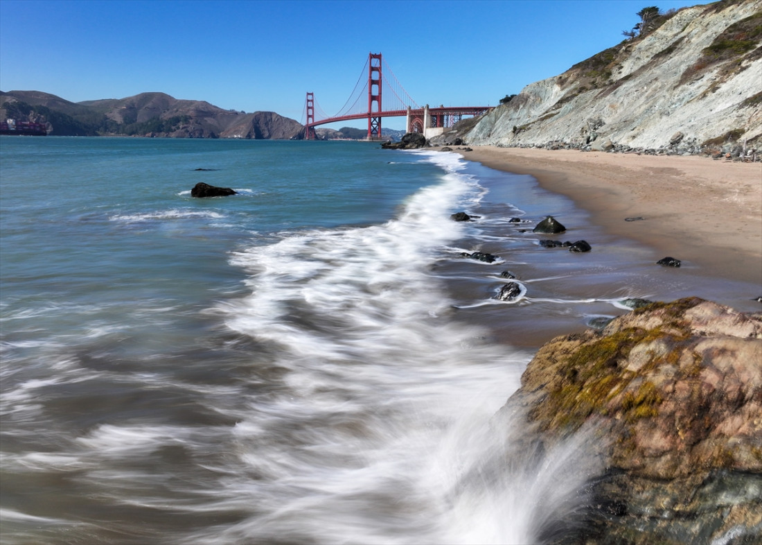 Pogled na Golden Gate s Marshallove plaže u San Franciscu