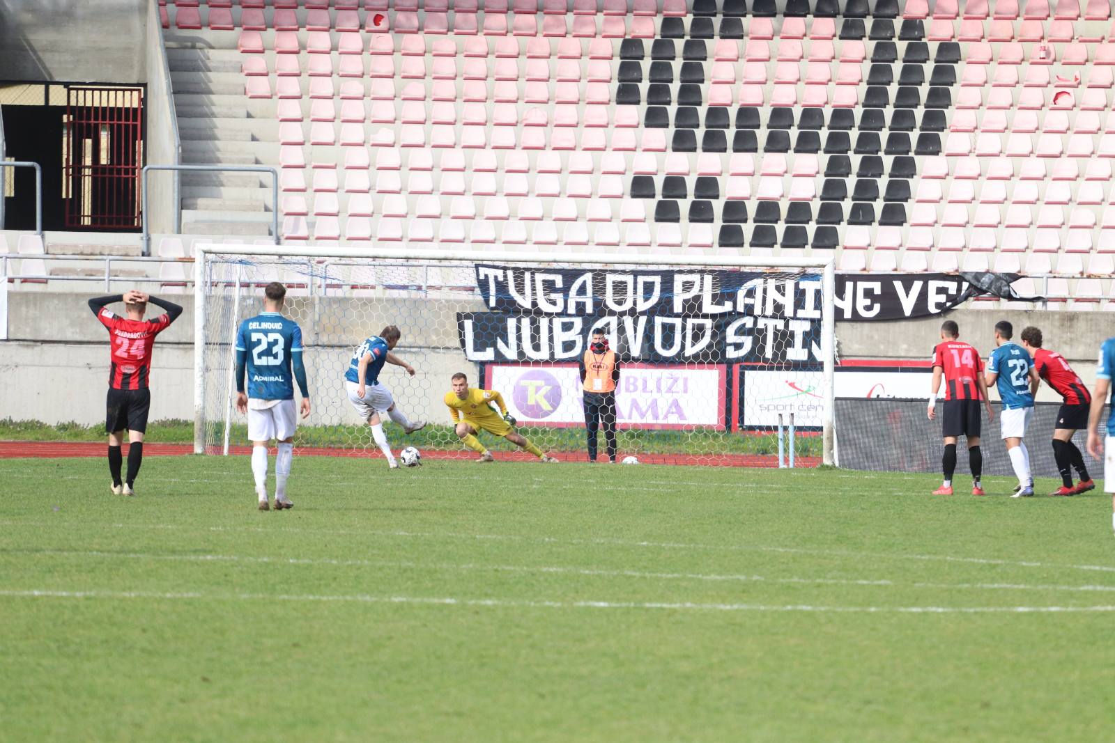 Golubović ponovo briljirao, njegova mreža zaključana i za iskusnog Bekrića