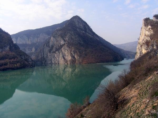 Državljani BiH uhićeni zbog krijumčarenja deset migranata