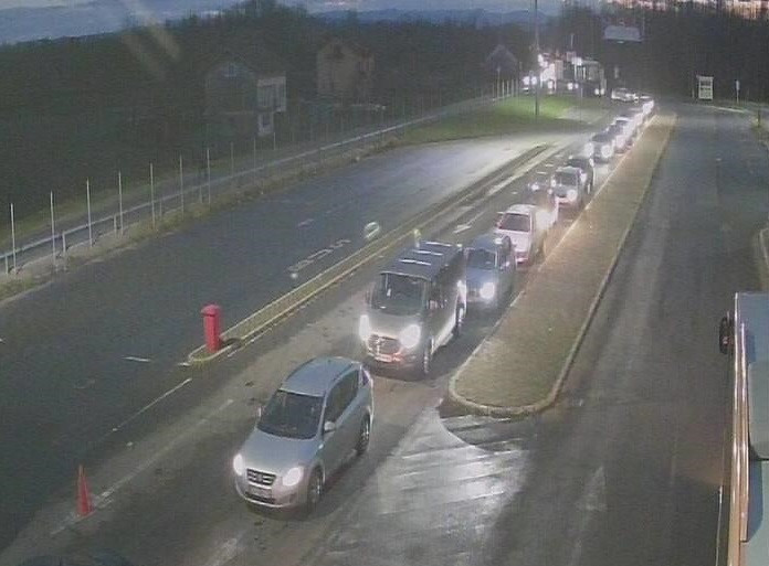 Duge kolone na graničnim prelazima Bosanska Gradiška, Velika Kladuša i Gradina u oba pravca