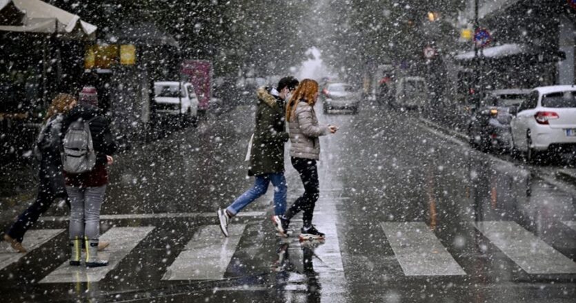 Grčka: Snijeg prekinuo saobraćaj, vakcinaciju i nastavu