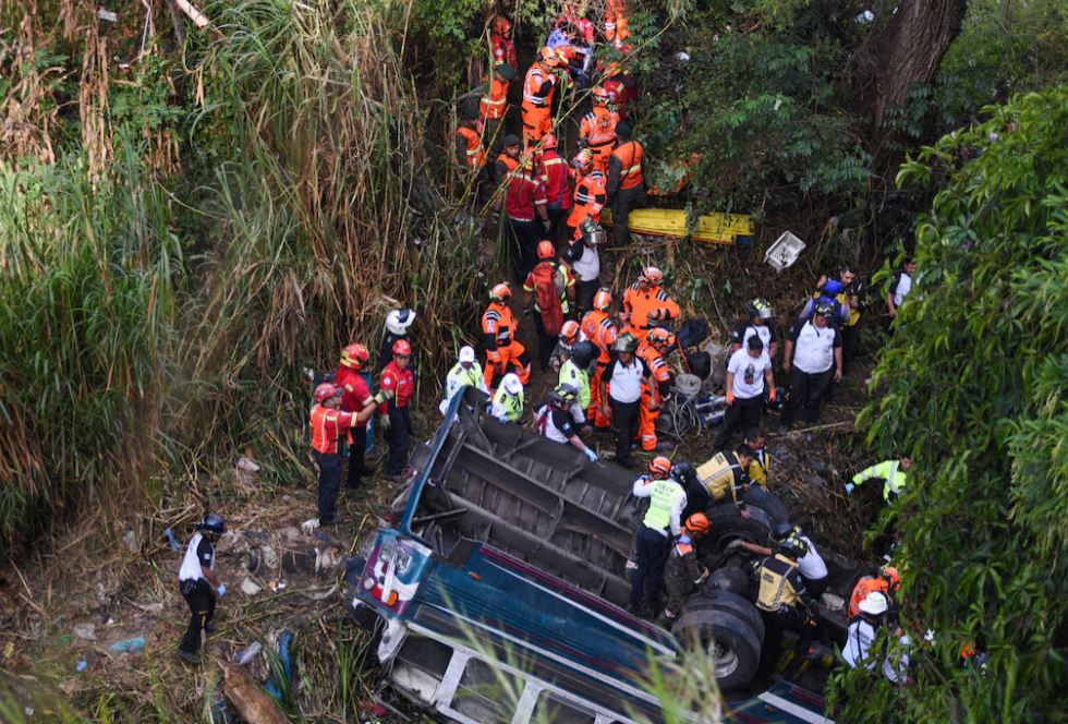 Teška nesreća u Gvatemali: Autobus sletio s mosta, najmanje 50 poginulih