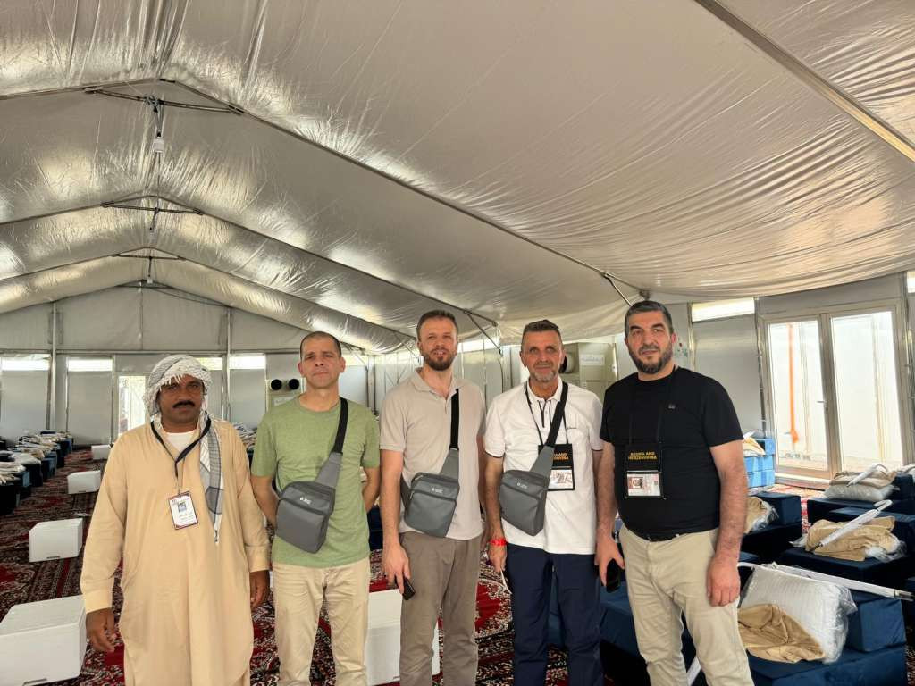 U toku pripreme za polazak na Arefat, hadžije dobro i zdravo