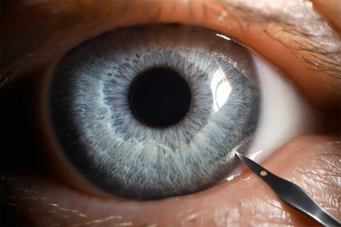 U Kini izvršena 5G mikronska operacija oka na daljinu