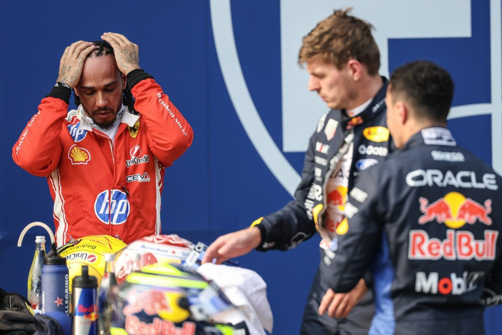 Hamilton: Održali smo sastanak u vezi greške u strategiji u trci na Sepangu