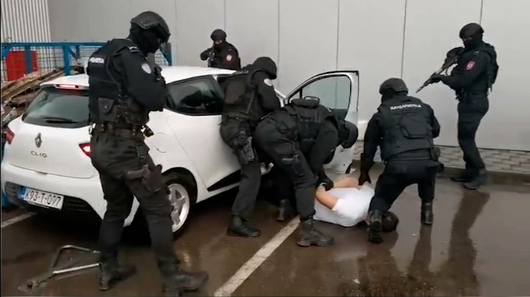 SDS pita upravljaju li policijom kriminalci sa značkama