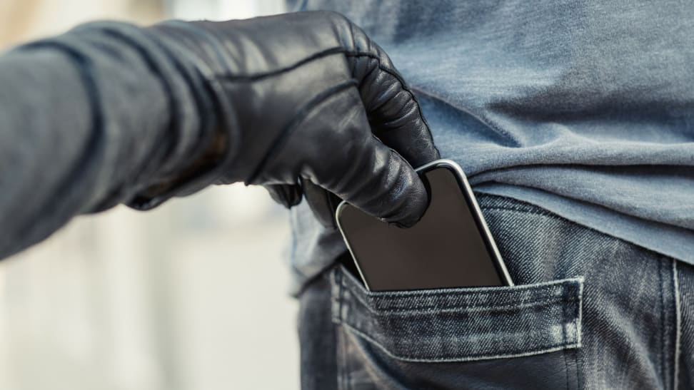 Autom stigao muškarca, oteo mu telefon iz ruke i pobjegao