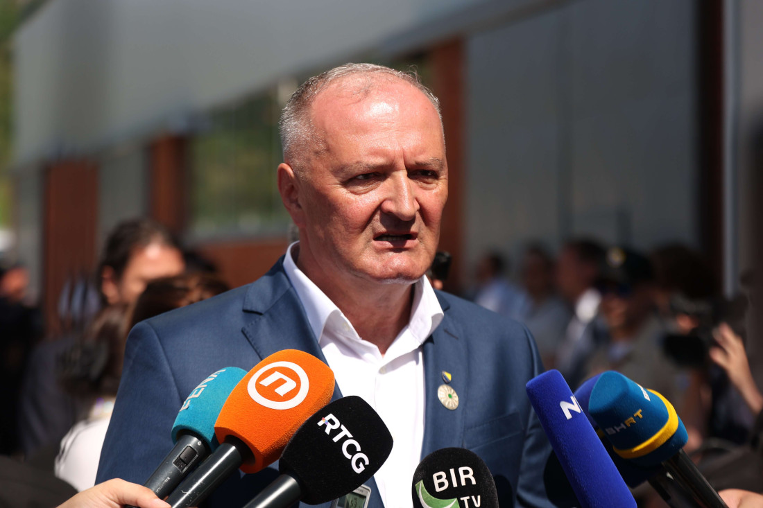 "Sramota je što danas u cijeloj BiH nije dan žalosti zbog genocida u Srebrenici"