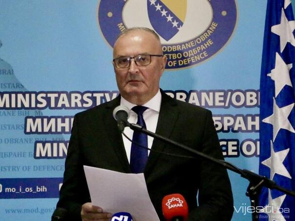 Helez traži istragu - naredio prekid vojne saradnje sa Srbijom