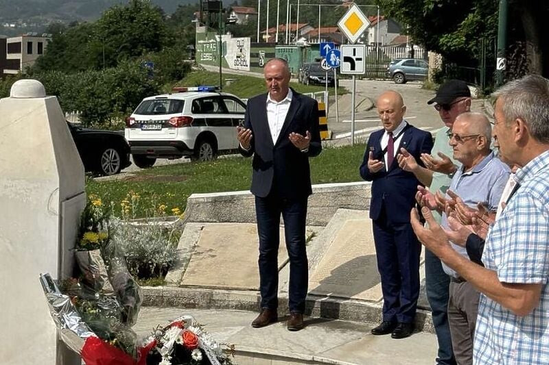 Helez najavio dolazak četiri borbena vozila u Zenicu