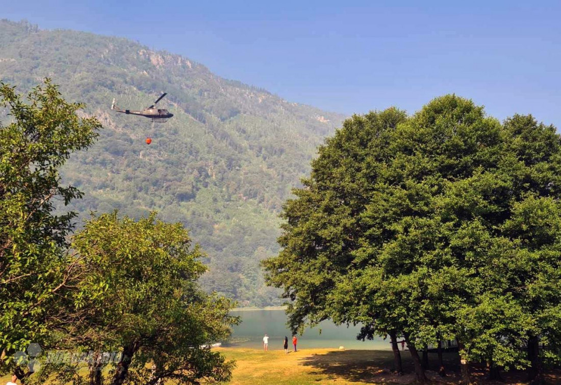 Helikopteri gase požar na Boračkom jezeru