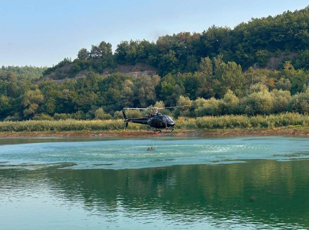 Helikopter Kantonalne uprave civilne zaštite ZDK ugasio šumski požar kod Maglaja