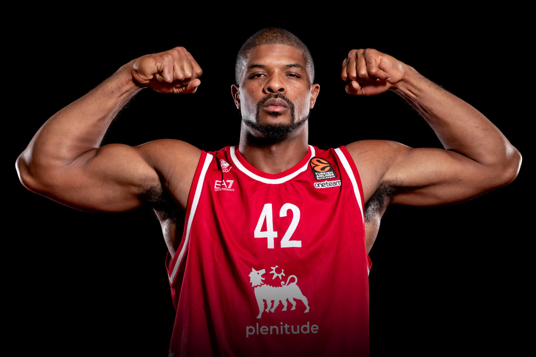 Hines i naredne sezone igra za Milano