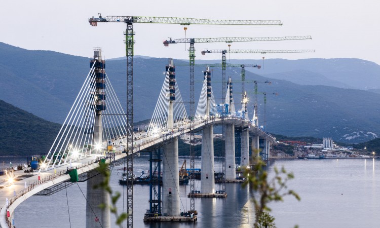 Hrvatska povezala teritoriju: Spojen posljednji dio Pelješkog mosta