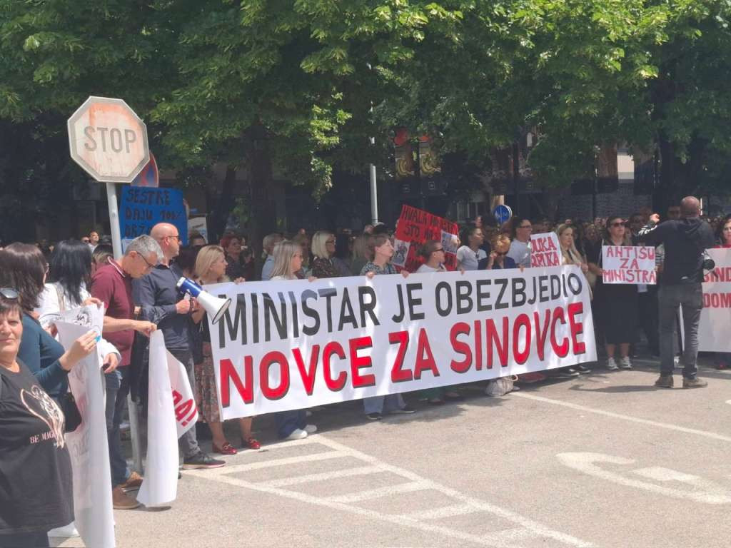 Zdravstveni djelatnici HNK-a u prosvjednoj šetnji: Ne tražimo privilegije, već ravnopravnost