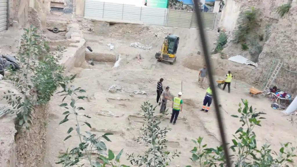 Španija: Obustavljeni radovi na izgradnji Piqueovog hotela zbog muslimanskog groblja