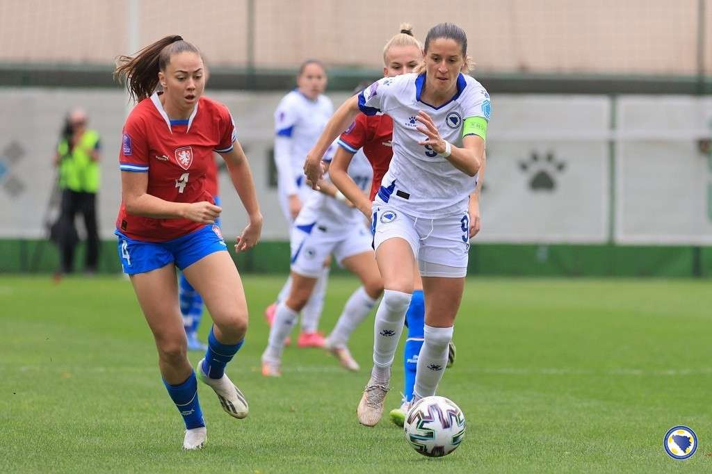 Hurem uputila pozive za duele sa Slovenijom i Bjelorusijom