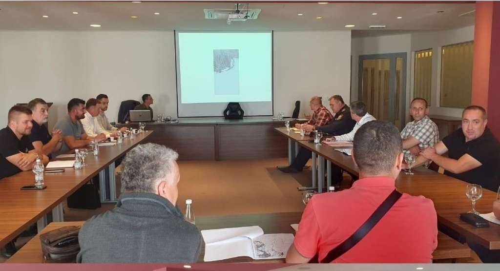 Zastrašuju čuvare i koriste oružje, a ilegalno se  isječe oko 1.000 m³ jele i smreke