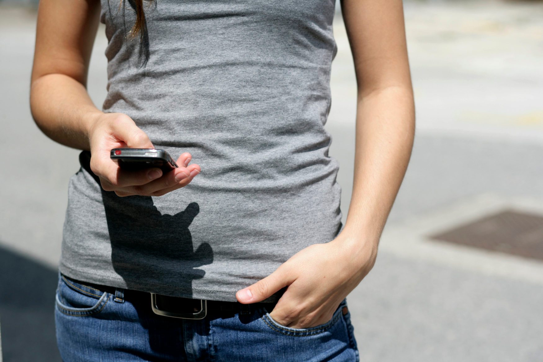 Prodavao telefon, pa brzom poštom poslao igračku