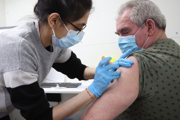 U Britaniji prvu dozu vakcine primilo više od 12 miliona ljudi