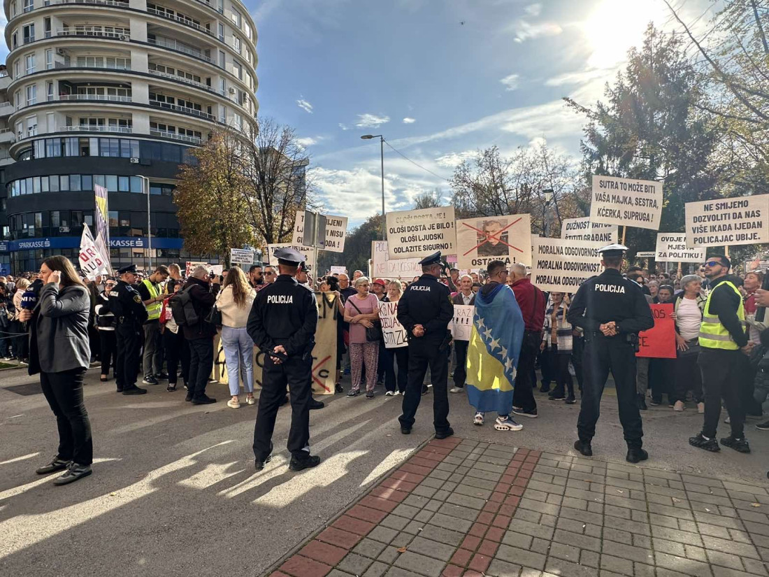 Građani Tuzle pred MUP-om TK-a: Traže odgovornost i ostavke odgovornih