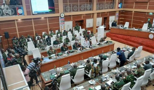 Vojni zapovjednici ECOWAS-a razmatraju odgovor na puč u Nigeru