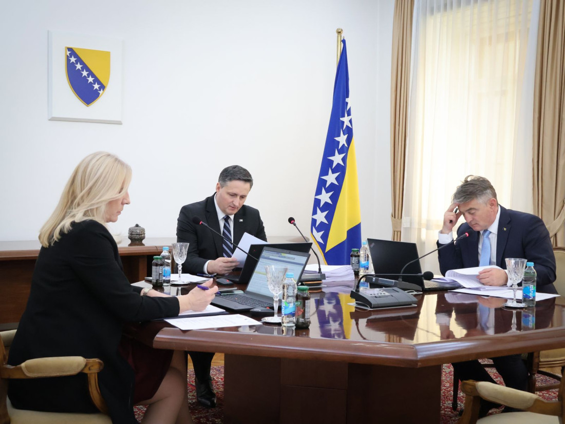 Održana vanredna sjednica Predsjedništva BiH na zahtjev Denisa Bećirovića