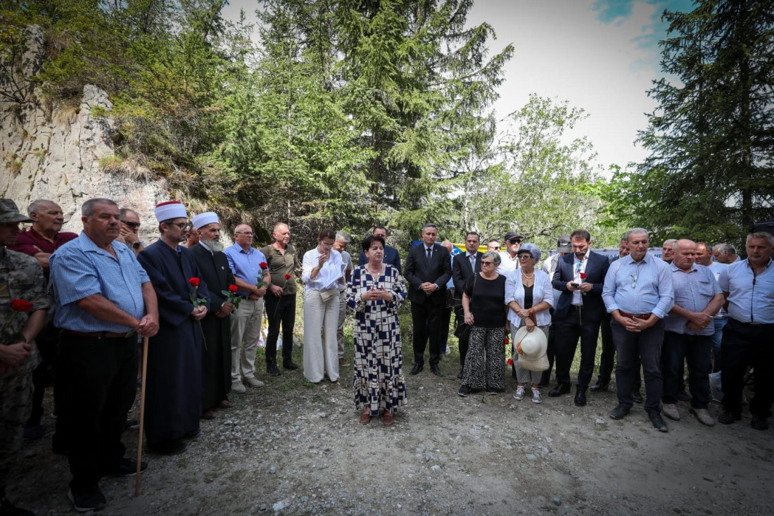 Bećirović odao počast nevinim žrtvama na Korićanskim stijenama