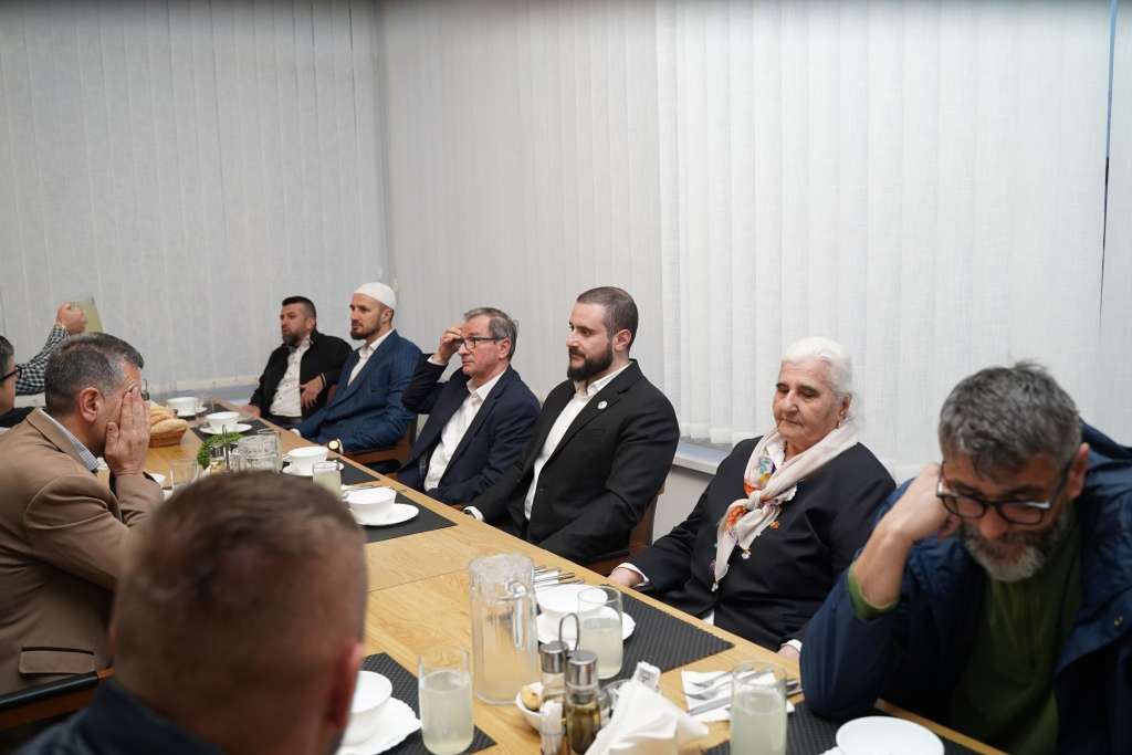 Zukorlić na iftaru u Srebrenici