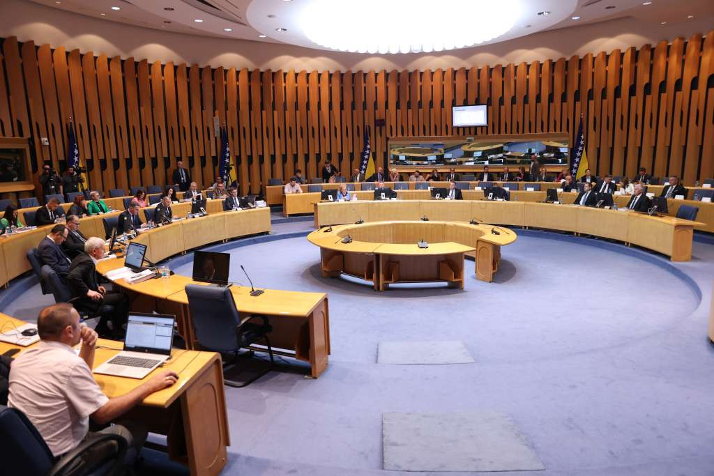 Dom naroda PSBiH danas o zakonima o VSTV-u, Sudu BiH, Izbornom zakonu BiH i smjeni kadrova SNSD-a