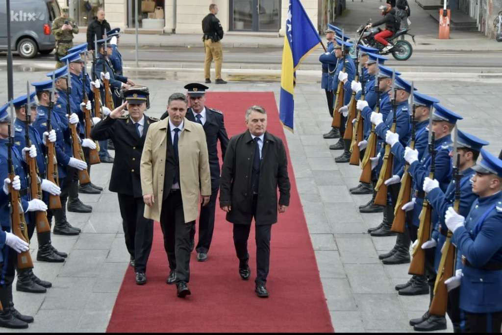 Bećirović i Komšić zahtijevaju vanrednu sjednicu Predsjedništva BiH