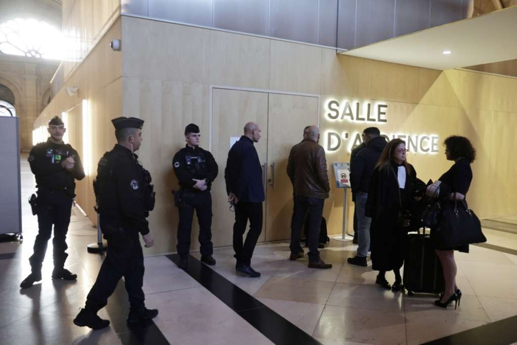 U Francuskoj počelo suđenje zbog ubistva profesora koji je prikazivao slike poslanika Muhameda