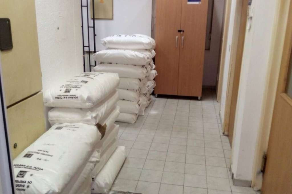 Sarajevo - Počela distribucija soli za zimsko održavanje ulica u Centru