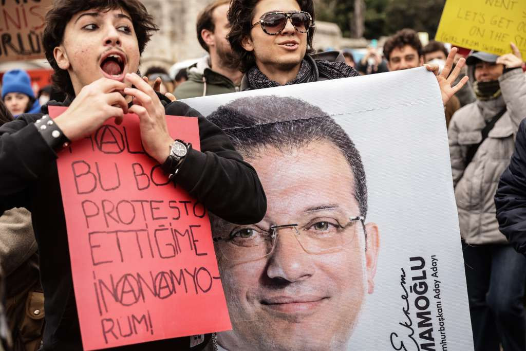 Turski sud odlučio da Imamoglu ostaje u pritvoru do suđenja